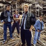 29-09-1992 Caught in th Act in Amsterdam.

[keywords]Posed, Full Length, Singers, Musicians[/keywords]